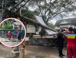Tiang PJU Roboh di Riau Bandung, Lalu Lintas Sempat Macet