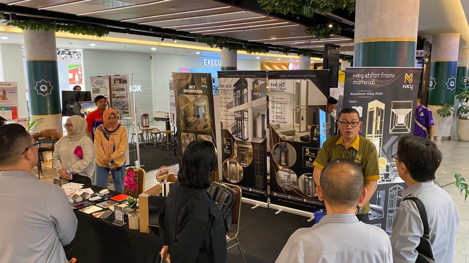 Building Materials Expo 2026 Bandung di d’Botanica Mall dengan berbagai tenant bahan bangunan