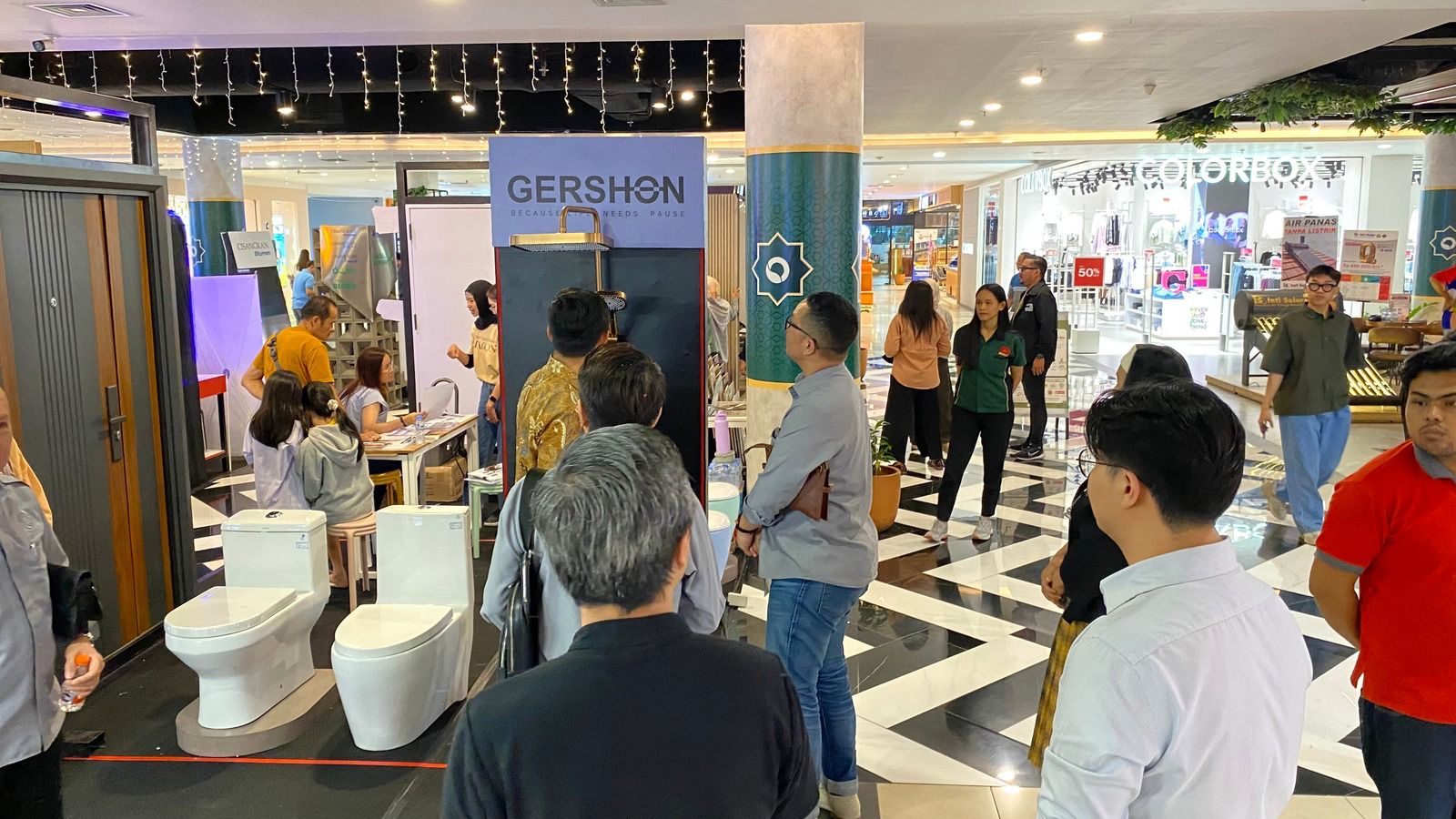 Building Materials Expo 2026 Bandung di d’Botanica Mall dengan berbagai tenant bahan bangunan