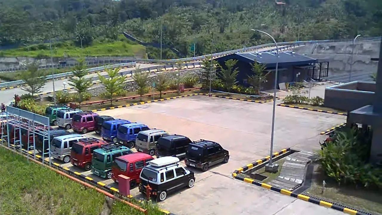 halal bi halal Baraya Karimun Kotak 2026 saat touring ke Bendungan Cirata