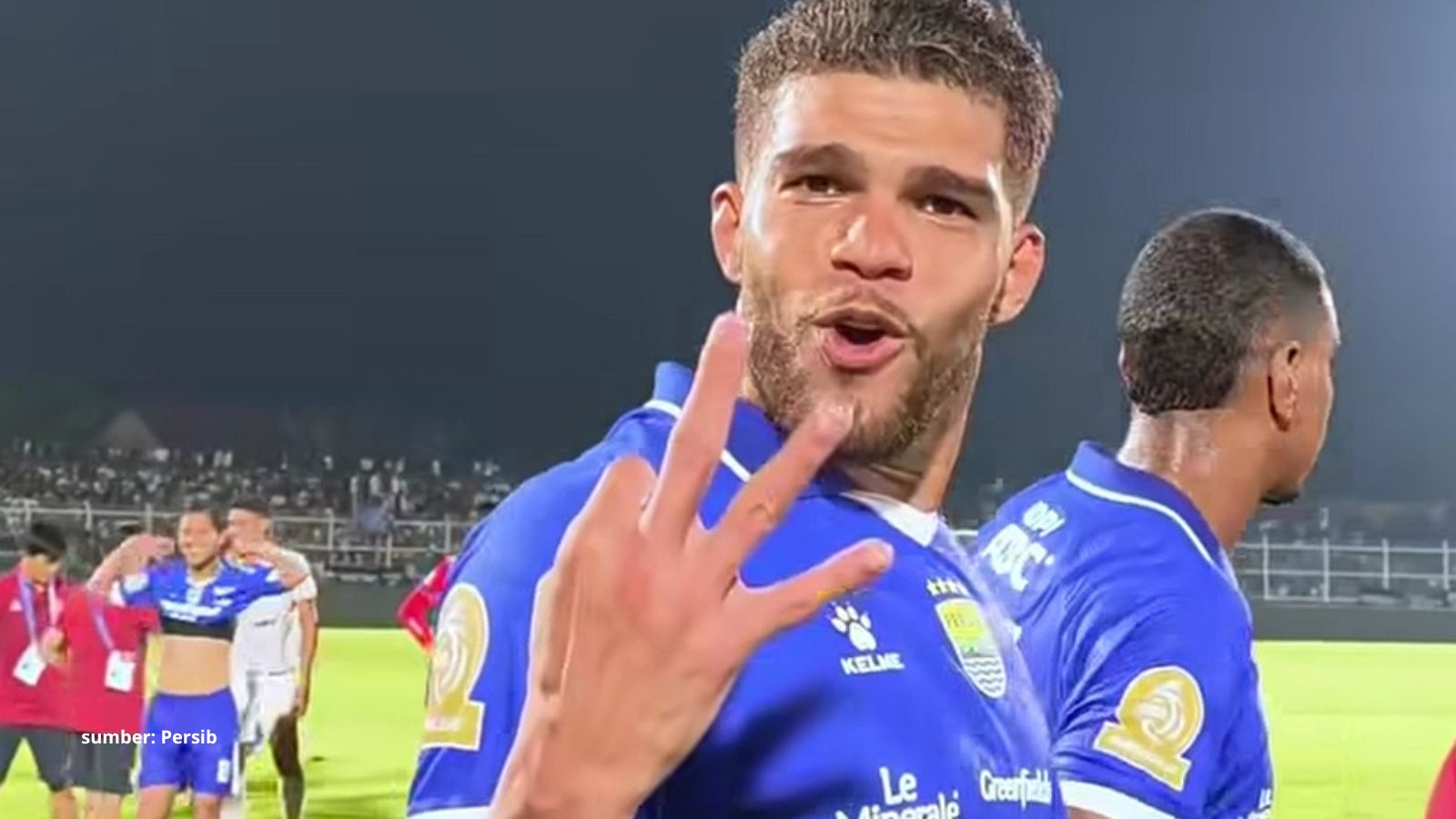 Persib Bandung kembali ke puncak klasemen setelah menang 4-2 atas Bhayangkara FC