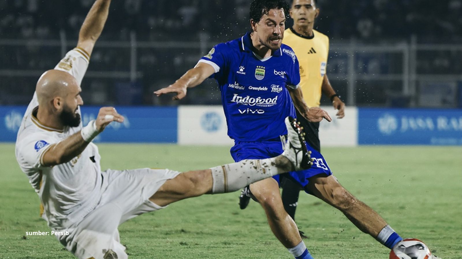 Persib Bandung kembali ke puncak klasemen setelah menang 4-2 atas Bhayangkara FC