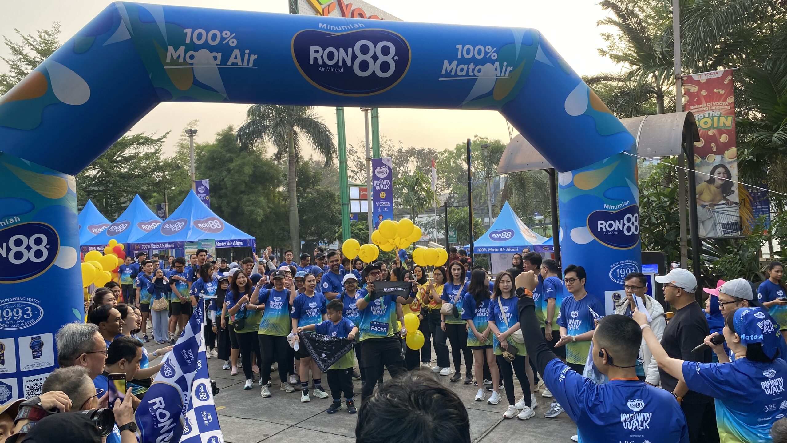 Infinity Walk RON88 Bandung di Yogya Sumbersari Junction bersama ribuan peserta