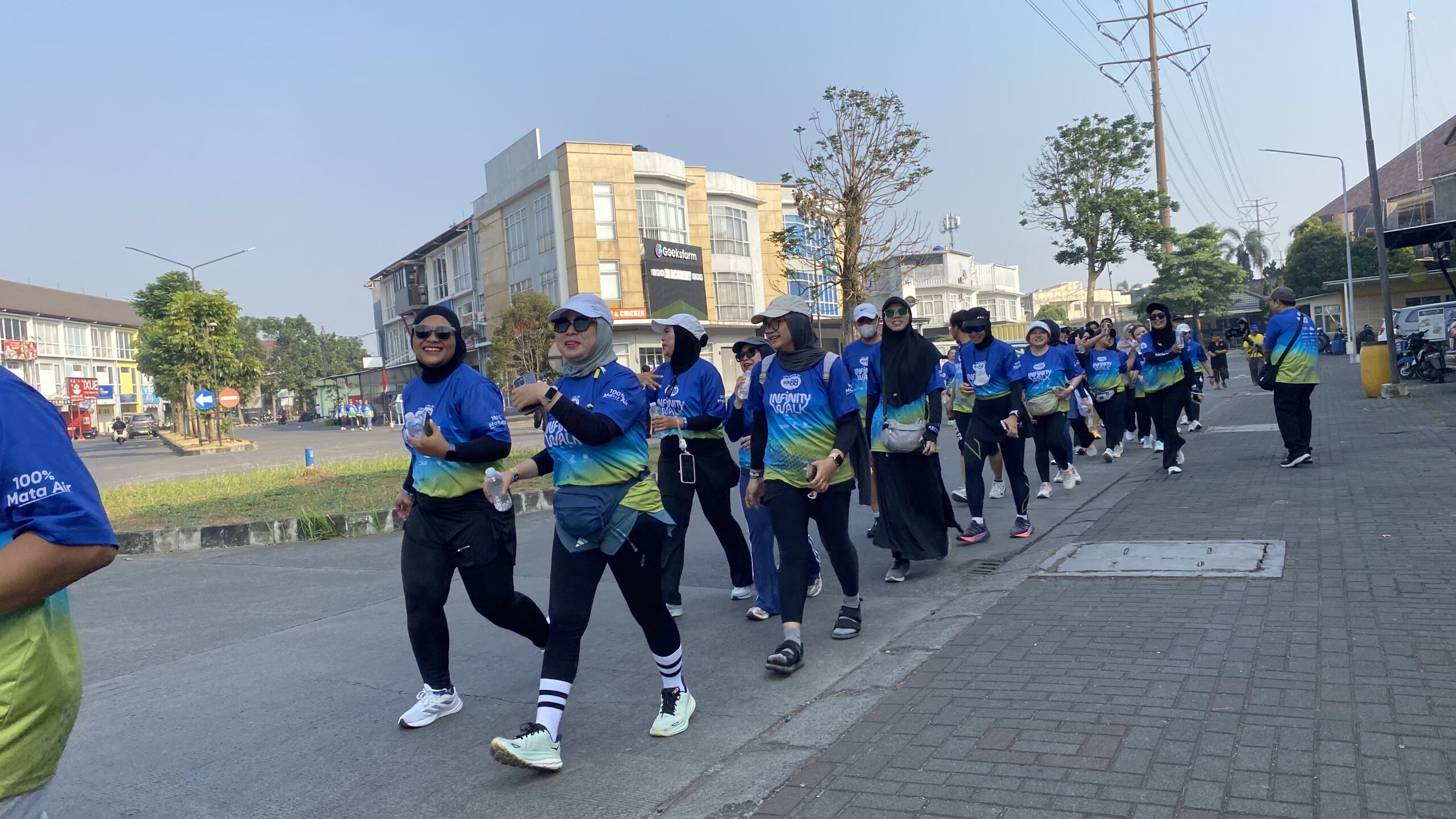 Infinity Walk RON88 Bandung di Yogya Sumbersari Junction bersama ribuan peserta